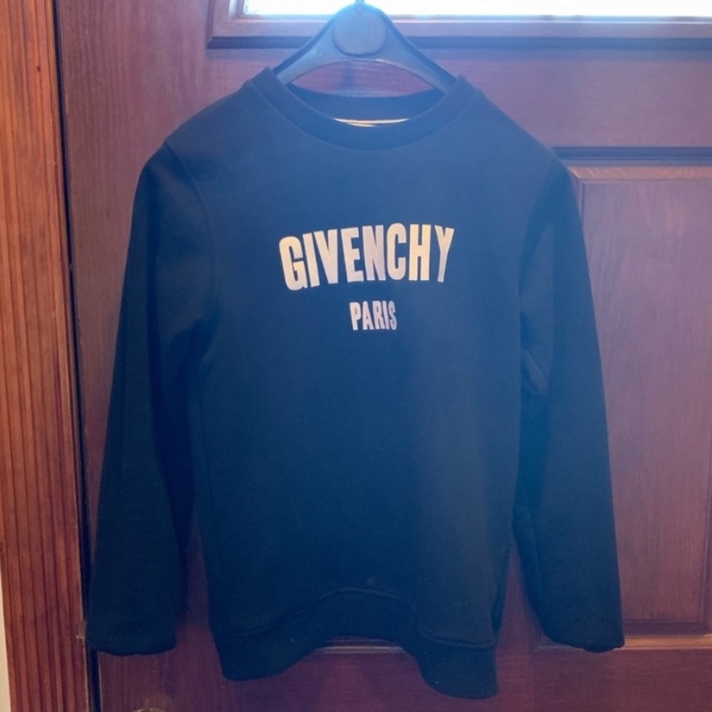 100% Authentic Givenchy l/s sweater!